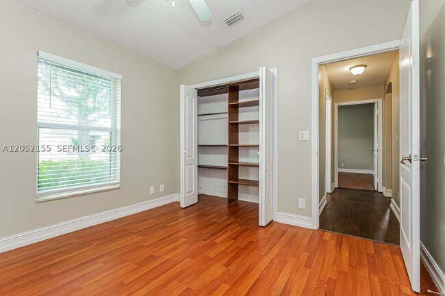 Building Photo - 101 Jacaranda Ct