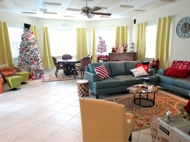 Building Photo - Annual Furnished 2nd Floor Condo located a...