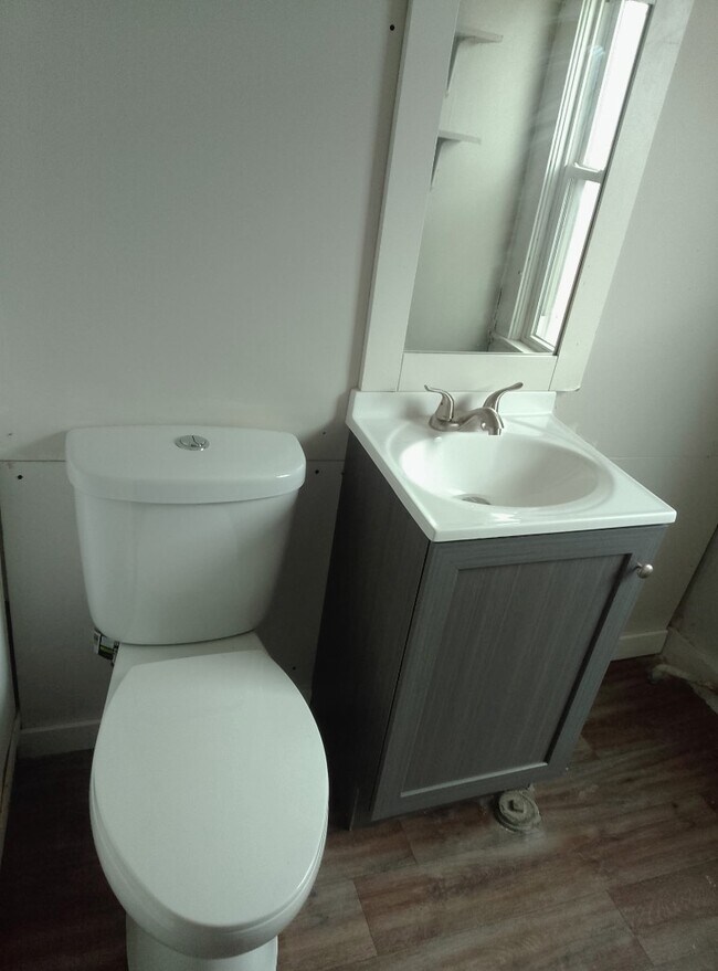 Building Photo - 214 W Jefferson St