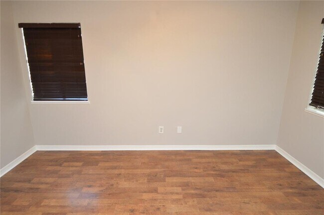Building Photo - 10263 Gandy Blvd N