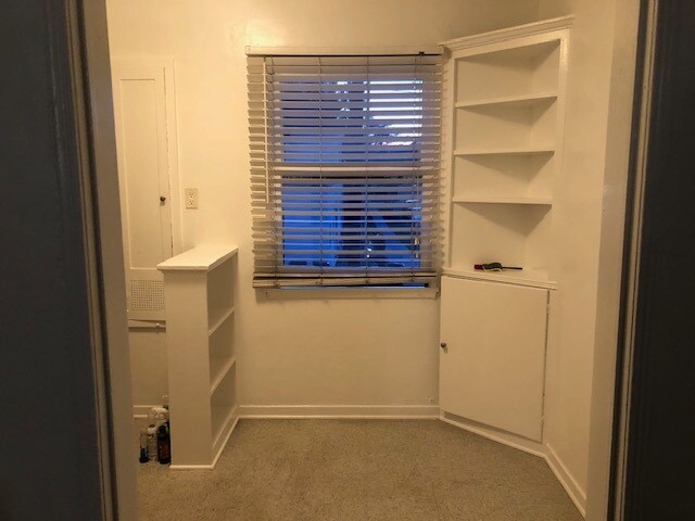 Building Photo - 303 S Doheny Dr