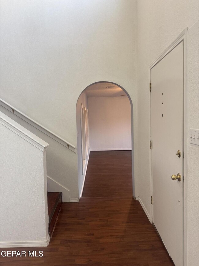 Building Photo - 3033 Tierra Humeda Dr
