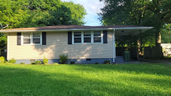 Building Photo - "2-Bedroom Retreat with Located in the 5 Points area of Huntsville!"