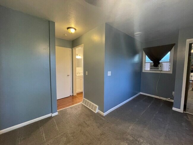 Building Photo - 1708 Paddington Rd