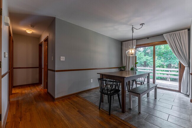 Building Photo - 3312 Lynnwood Dr