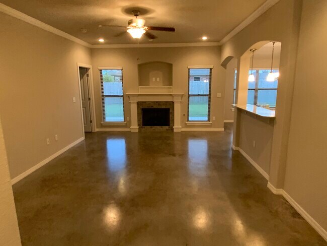 Building Photo - 120 Cisterna Dr