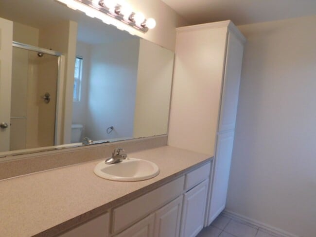 Building Photo - 3Bd/2Ba Single Story House - Available Soon!