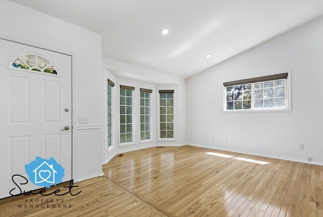 Building Photo - 5499 S Yarrow Pl