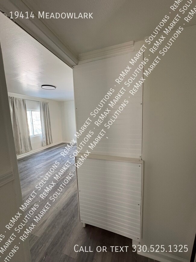 Building Photo - 19414 Meadowlark-