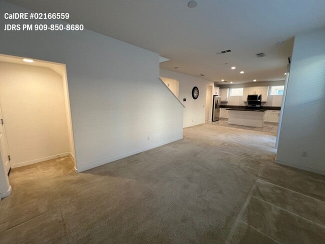 Building Photo - Price Lowered! Chino 4 Bedroom Condo