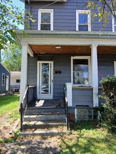 Building Photo - 1727 3rd Ave