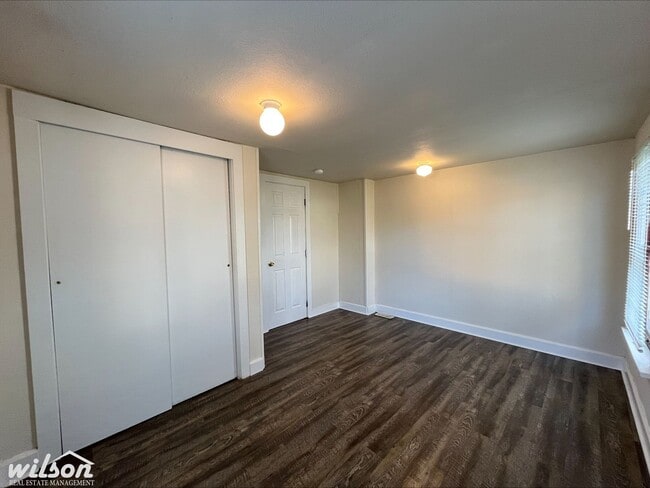 Building Photo - Bright & Spacious 3 bedroom, 1 bath Home for Rent!