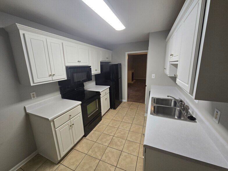 Building Photo - 3021 Brookhaven Way