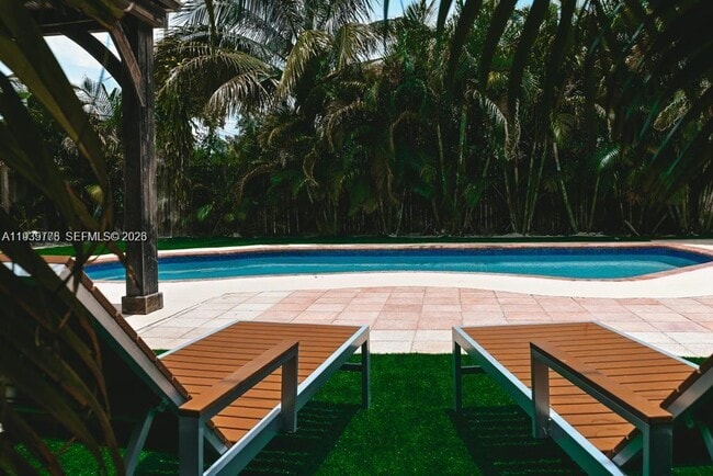 Building Photo - 2539 Thomas St