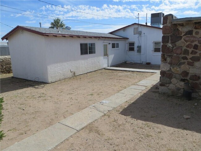 Building Photo - 3325 Monroe Ave