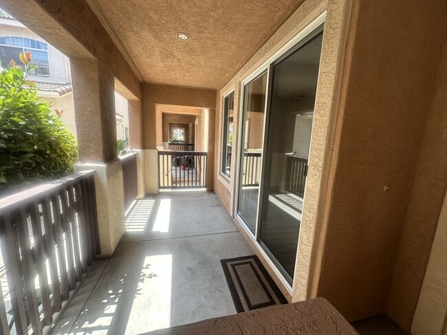 Building Photo - 926 Camino De La Reina