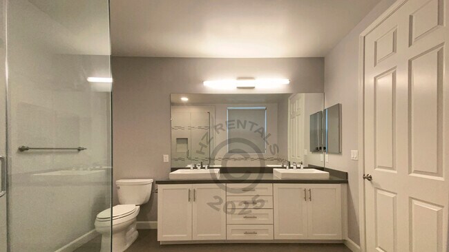 Building Photo - 4663 Cahuenga Blvd