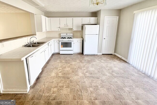 Building Photo - 408 Bainbridge Dr