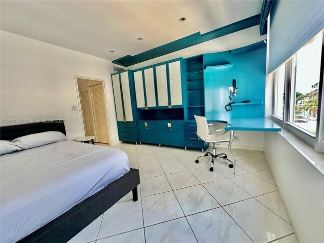 Building Photo - 4747 Collins Ave