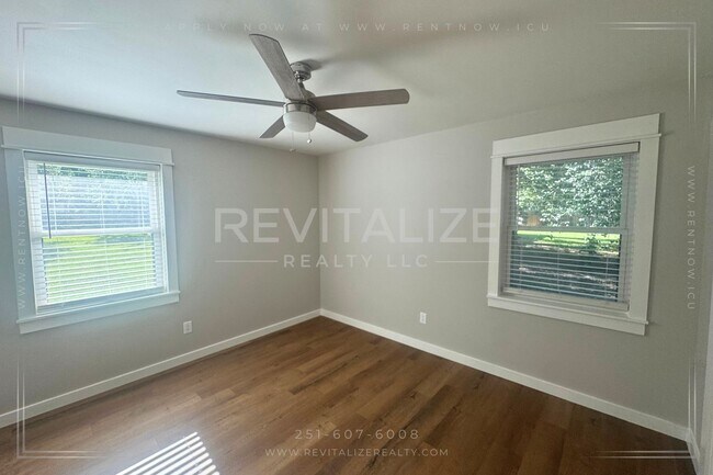 Building Photo - Stunning 3 Bedroom Home in West Mobile!