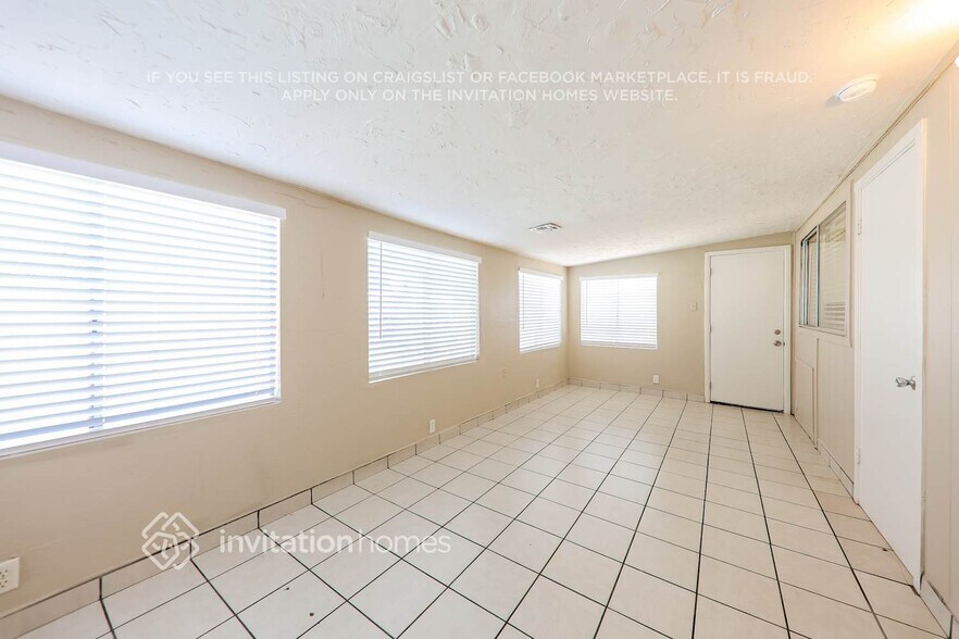 Building Photo - 5256 W Cholla St