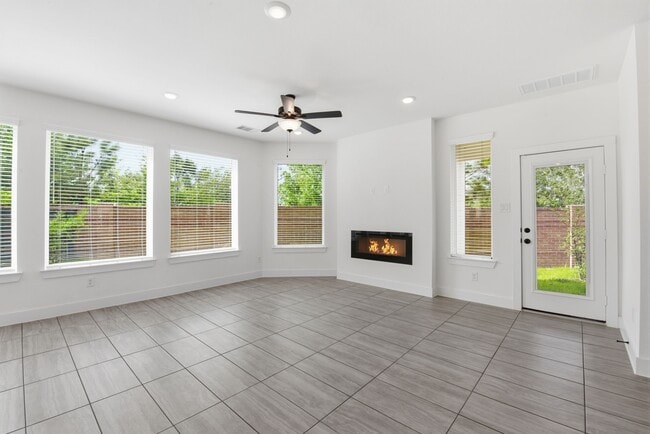 Building Photo - 15155 Colorado Bnd Pk Dr