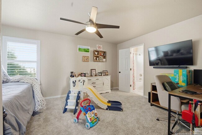 Building Photo - 711 Midway Crest