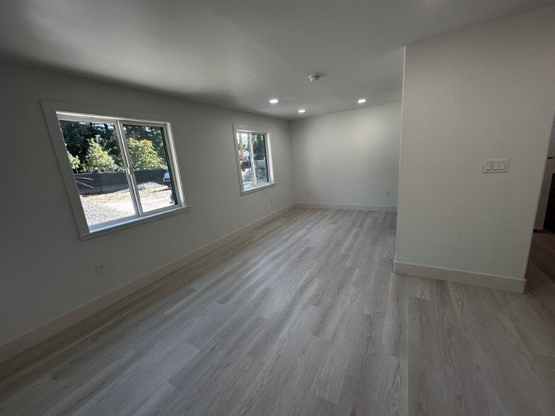 Building Photo - 3033 Northrop Ave