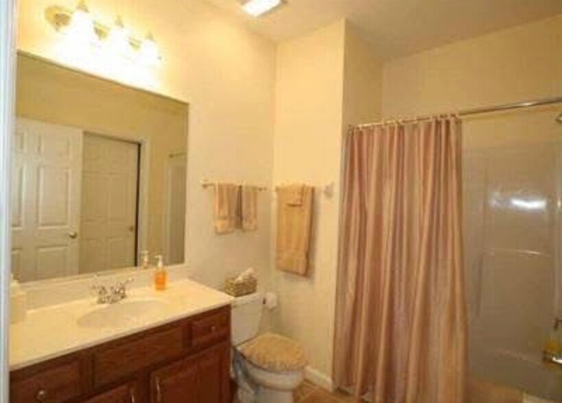 Building Photo - 1846 Harmon Dr