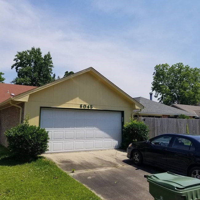 Building Photo - Camelot