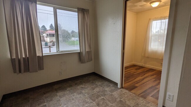 Building Photo - 2069 Holly St