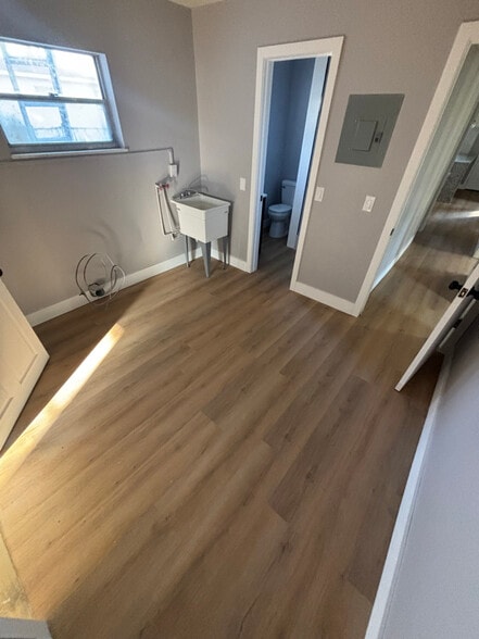 Building Photo - 5500 Huber Dr