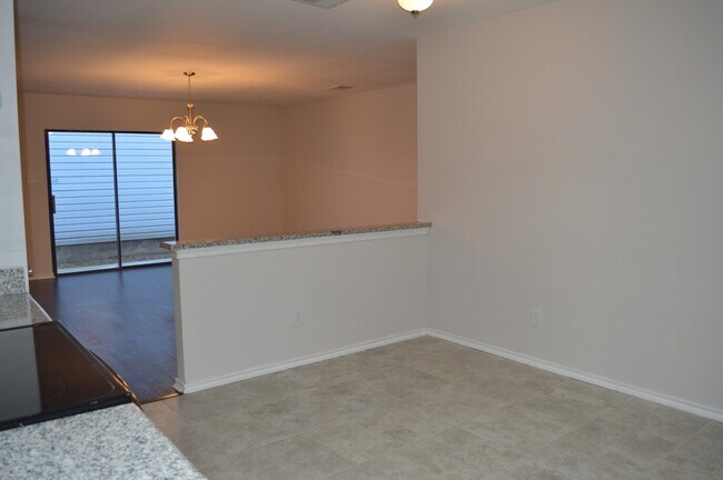 Building Photo - Newly remodeled 3 bed 2 bath