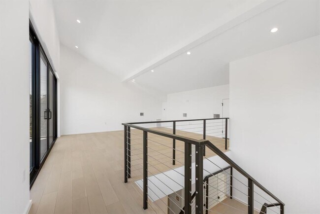 Building Photo - 2411 Winsted Ln