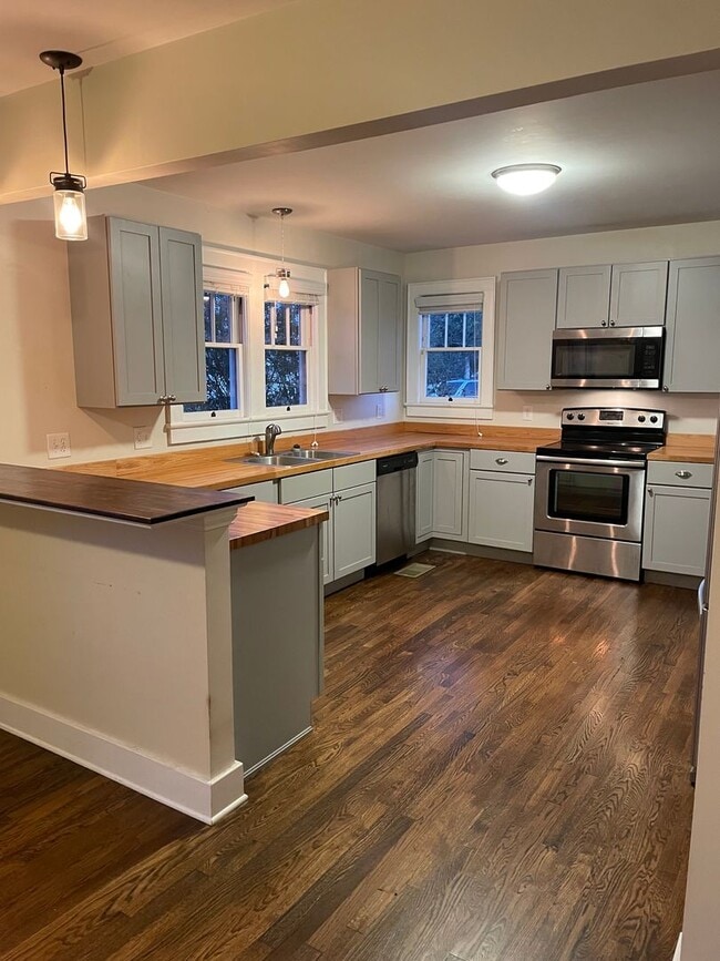 Building Photo - *****COMING SOON****Charming Home in North...