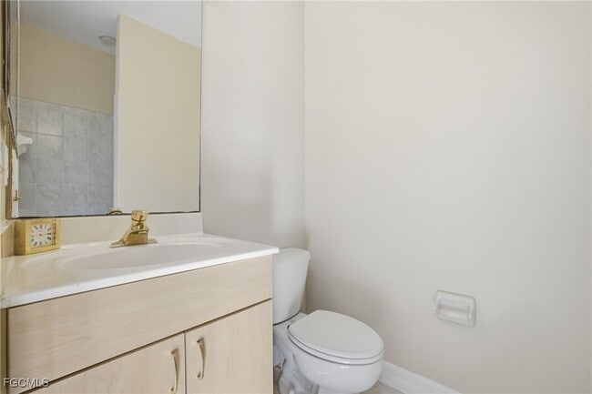 Building Photo - 1012 SE 5th Terrace