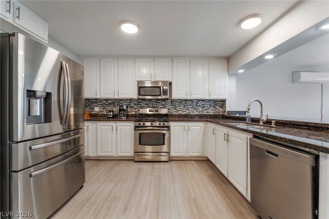 Building Photo - 3992 Chinchilla Ave