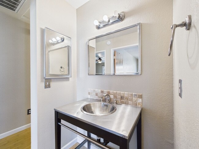 Building Photo - 2/2 Monterey Condo now available for rent