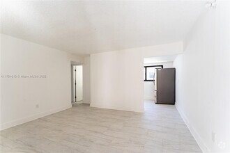 Building Photo - 1515 NW N River Dr