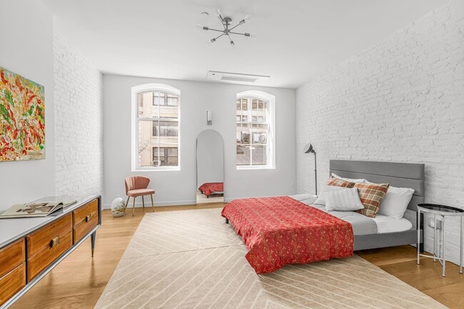 Building Photo - 111 E 19th St
