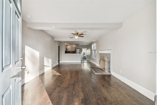 Building Photo - 937 26th St N