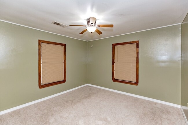 Building Photo - Cozy 2-Bedroom Home in Pascagoula