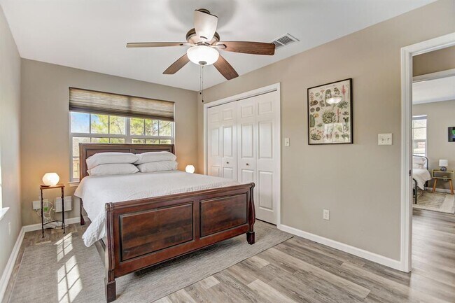 Building Photo - 460 Pine Tree Loop