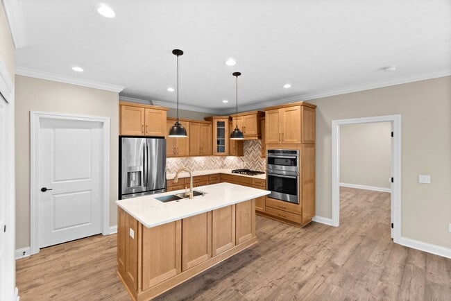 Building Photo - Luxury Maintenance-Free Former Model Home in Grove City – 2 Bed, 2 Bath Ranch