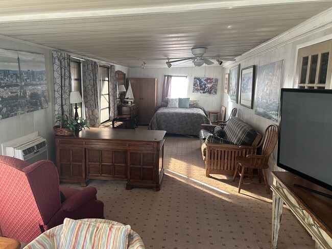 Building Photo - 500 Robin Ln