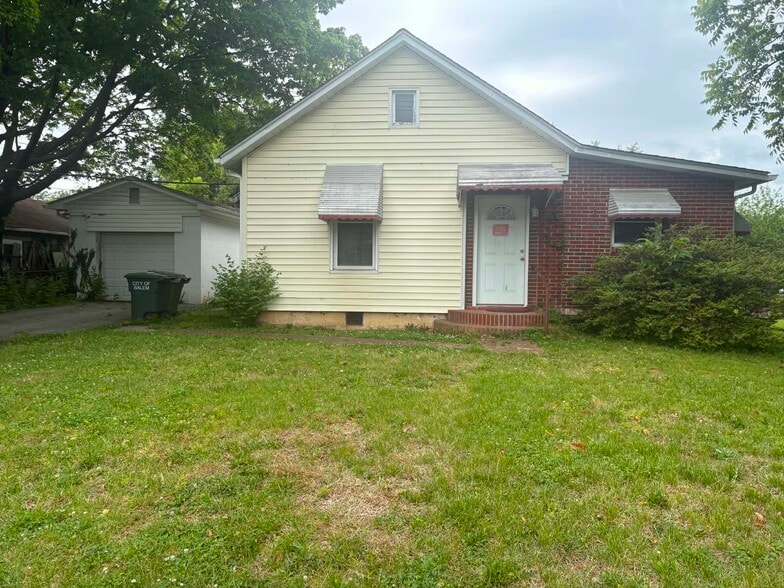 Building Photo - 1701 Margaret Ln