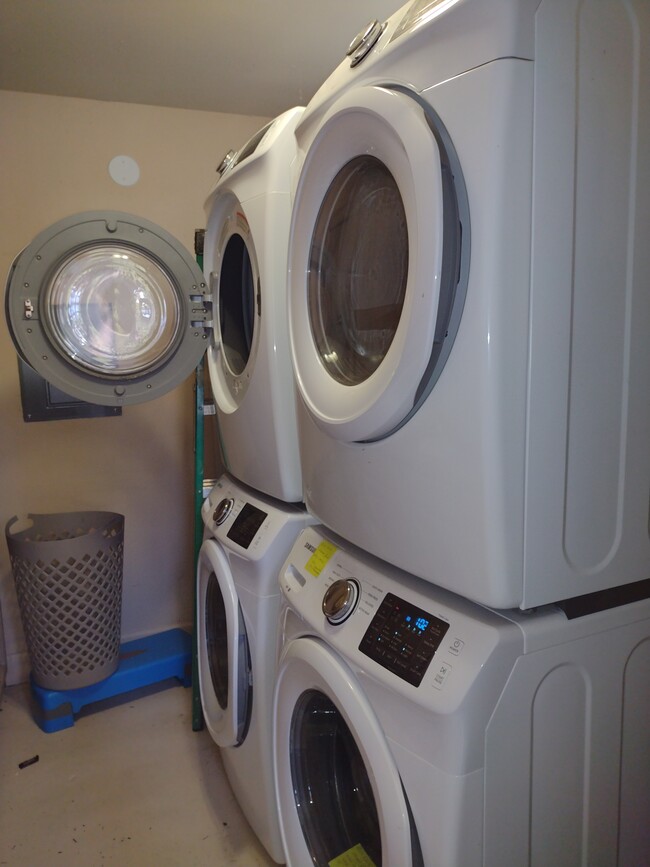 Laundry room - 1109 16th St SE