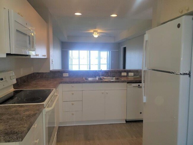 Building Photo - 1501 San Cristobal Ave