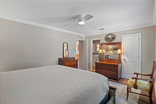 Building Photo - 430 Arricola Ave