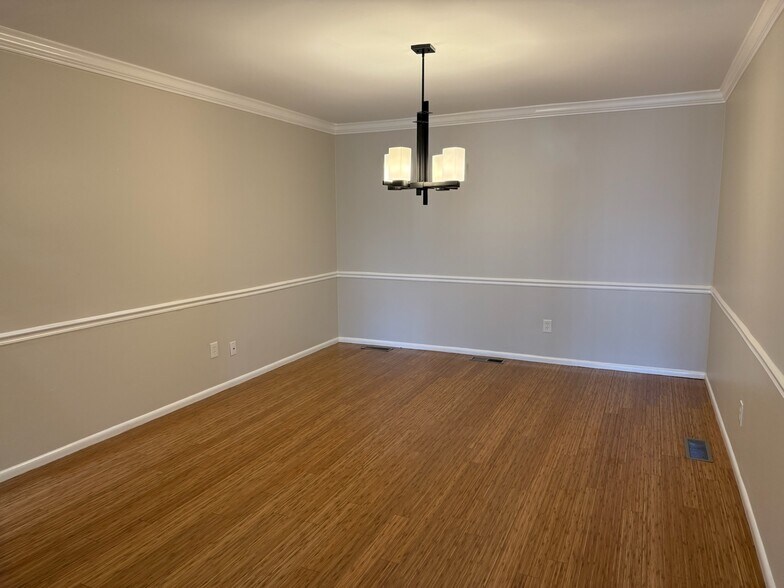 Building Photo - 10315 Forest Brook Ln